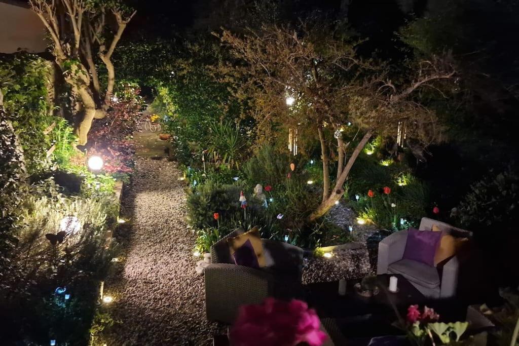 Monica Appartamento Con Giardino Al Ponte Vecchio ฟลอเรนซ์ ภายนอก รูปภาพ